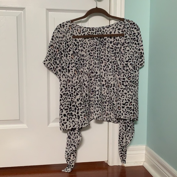 New Cheetah Wrap Top - Picture 2 of 2